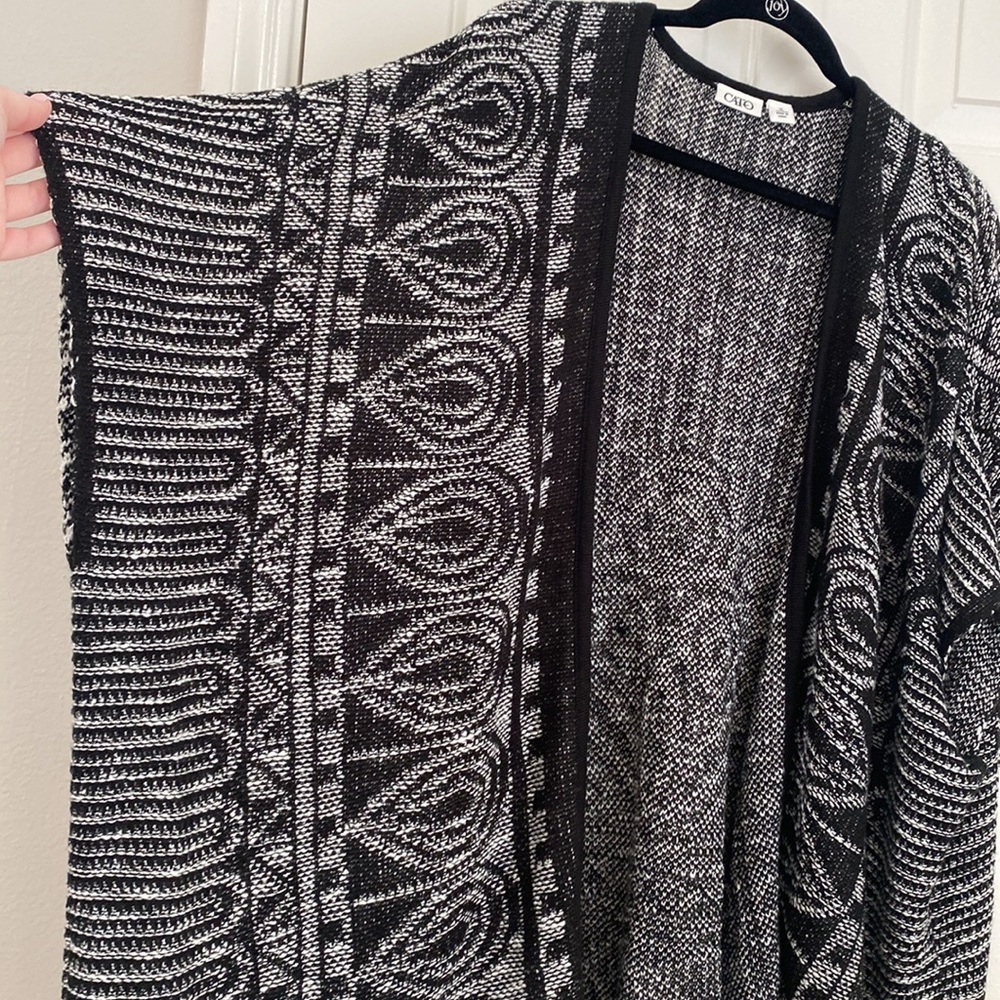 Open front sweater short sleeve poncho with tassels on bottom edge - size XL - Picture 2 of 7
